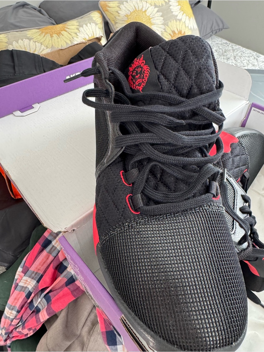 Nike LeBron Witness VIII Black / Red